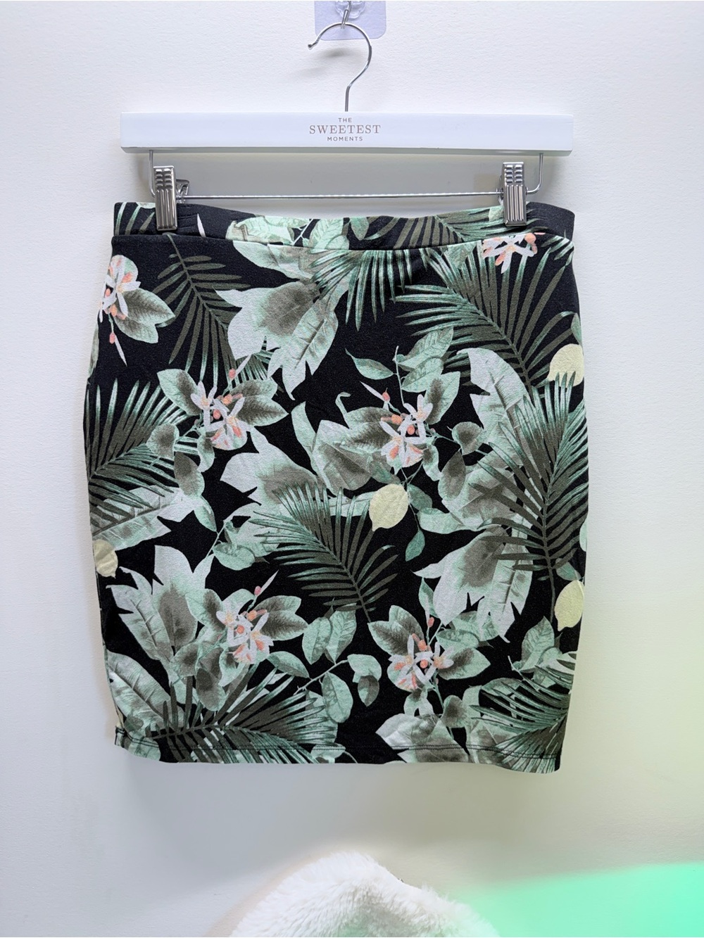 Adorable Black & Mint Tropical Print Lined Mini Skirt 🌺 31W x 18.5L - Picture 4 of 6